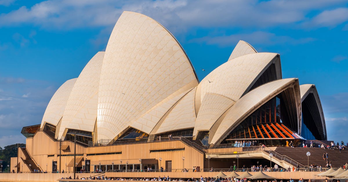 Sydney Must-Sees: A Closer Look at the Opera House, Bondi Beach Coastal Walk, and Harbour Bridge Views